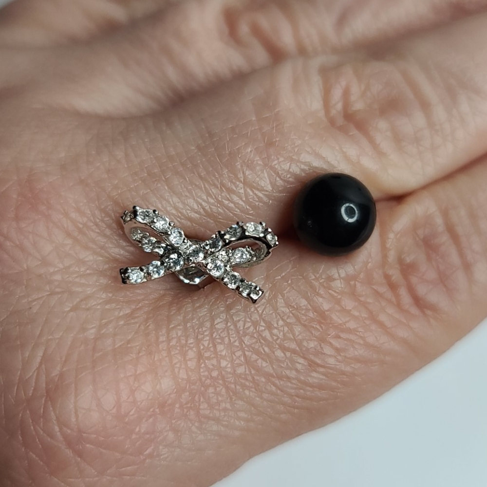 Sterling silver onyx ball and bow earrings - Picture 2 of 5